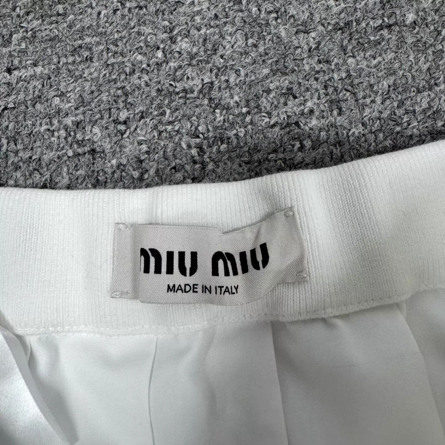 Miu Miu MIU MIU White Pleated Logo Mini Skirt Women's 36 Size 25" / US 0 / IT 36 - 5 Thumbnail