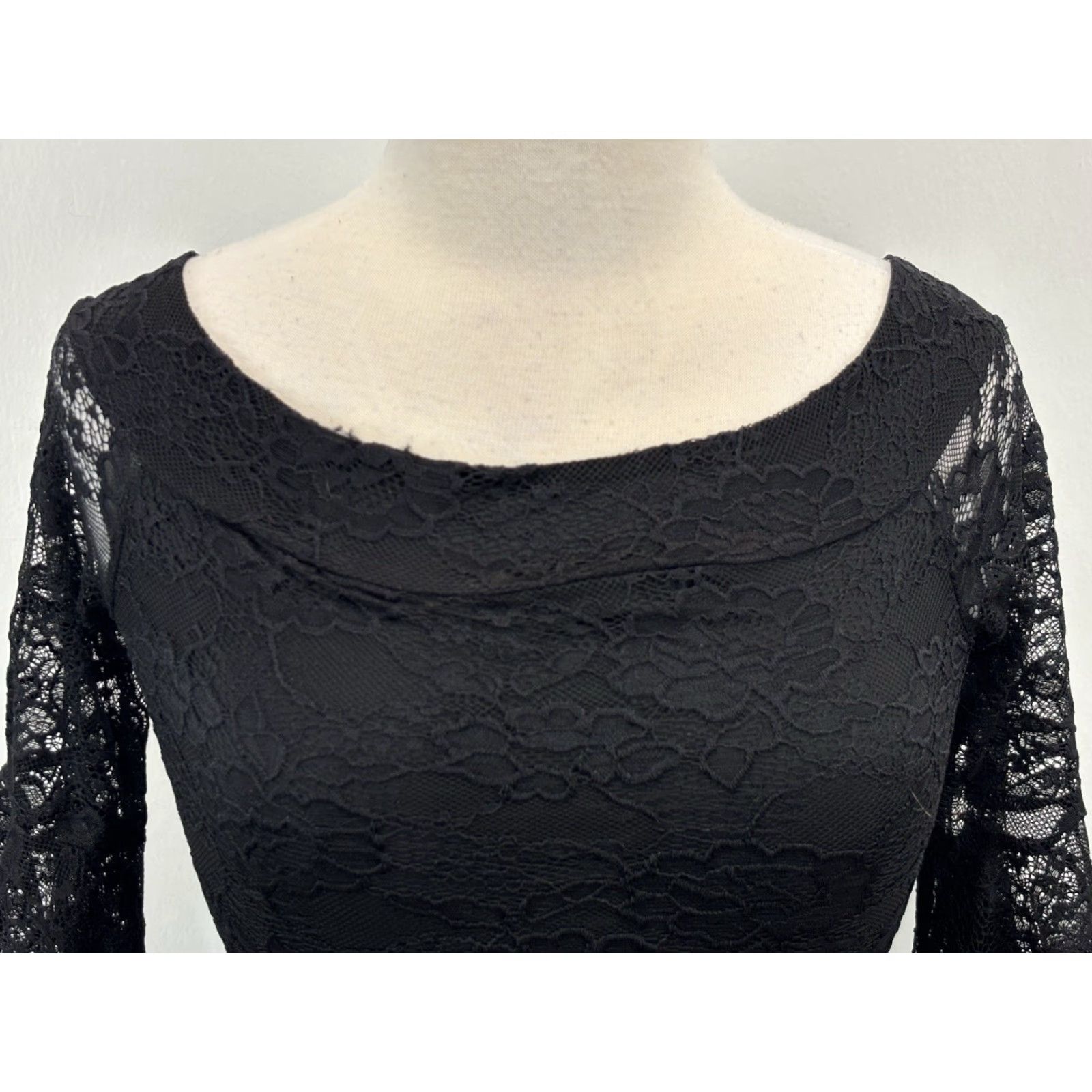 Express VINTAGE Express Black Lace Top Shirt XS Women’s Bell Sleeve Off Shoulder Whimsigoth 3/4 Sleeve Party/Cocktail Womens Size XS / US 0-2 / IT 36-38 - 5 Thumbnail
