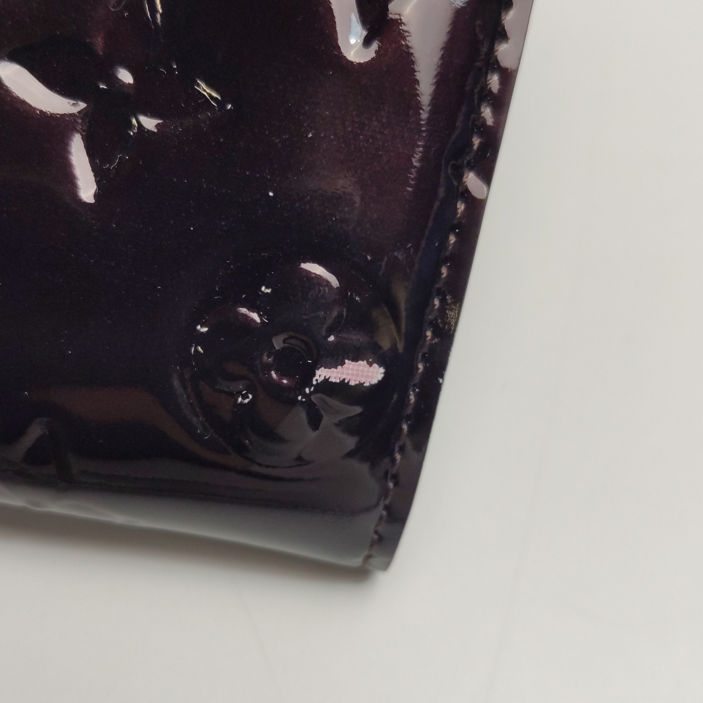 Louis Vuitton Louis Vuitton (LV) Sarah patent leather solid color monogra Size ONE SIZE - 7 Thumbnail