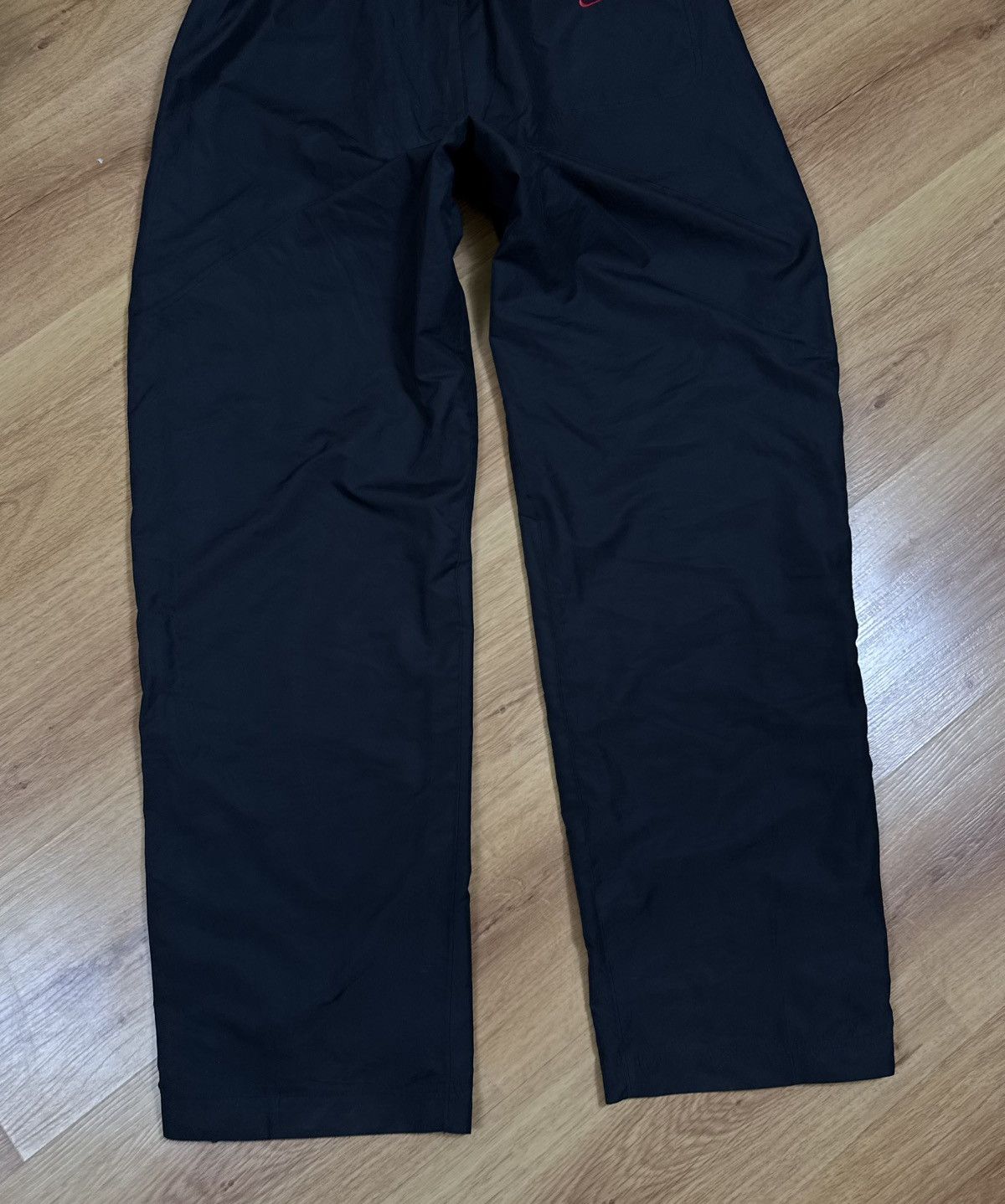 Nike Vintage Nike Nylon Pants Swoosh Black 90s Streetwear XL Size US 32 / EU 48 - 22 Thumbnail