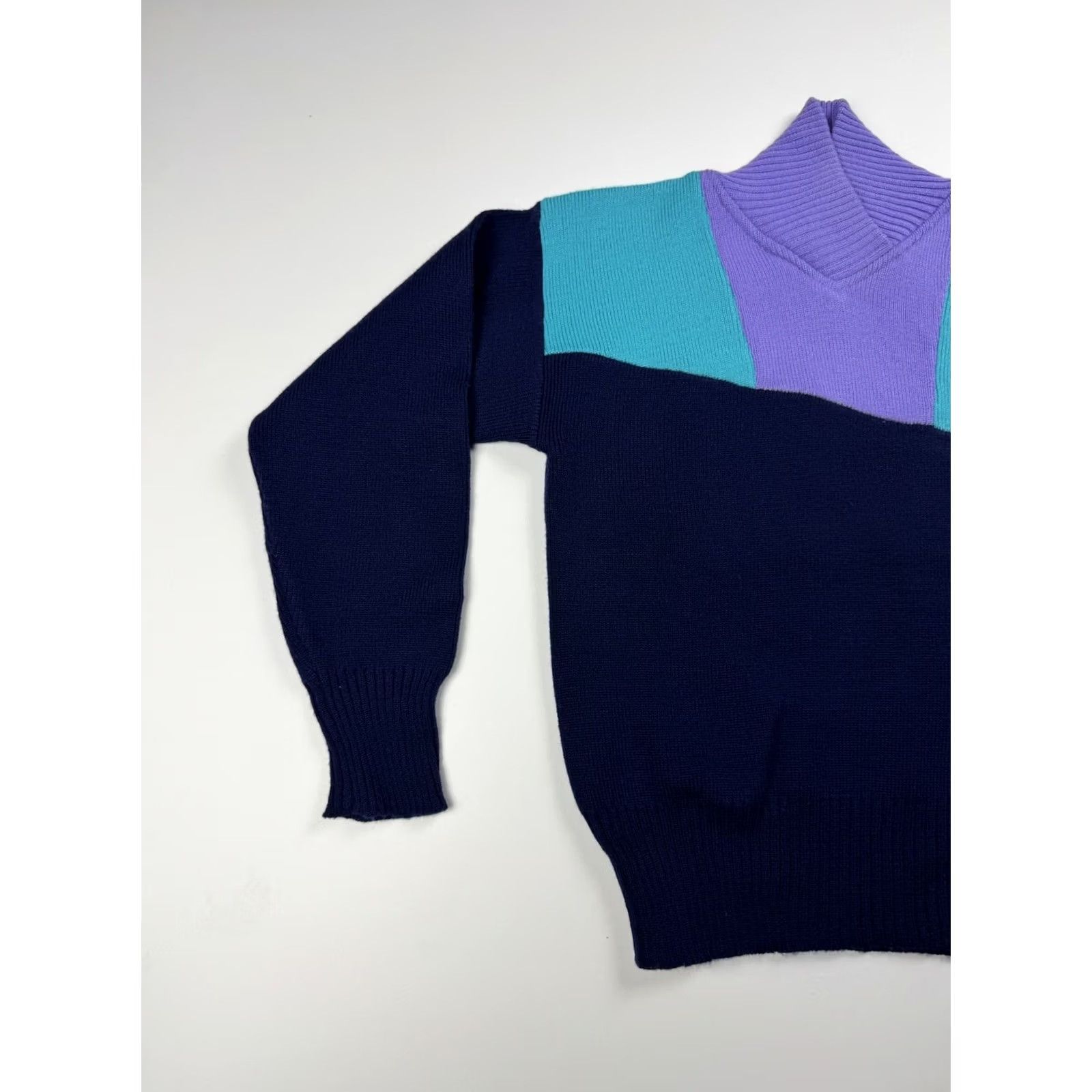 Vintage VINTAGE White Stag Ski Sweater Medium Wool Blue Purple Vtg Women’s Size Size M / US 6-8 / IT 42-44 - 2 Thumbnail