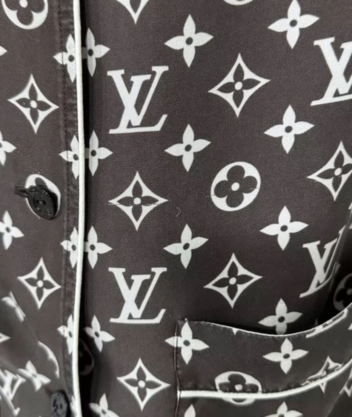 Louis Vuitton LOUIS VUITTON Silk printed shirt2412-Nextarrow Size US S / EU 44-46 / 1 - 5 Thumbnail