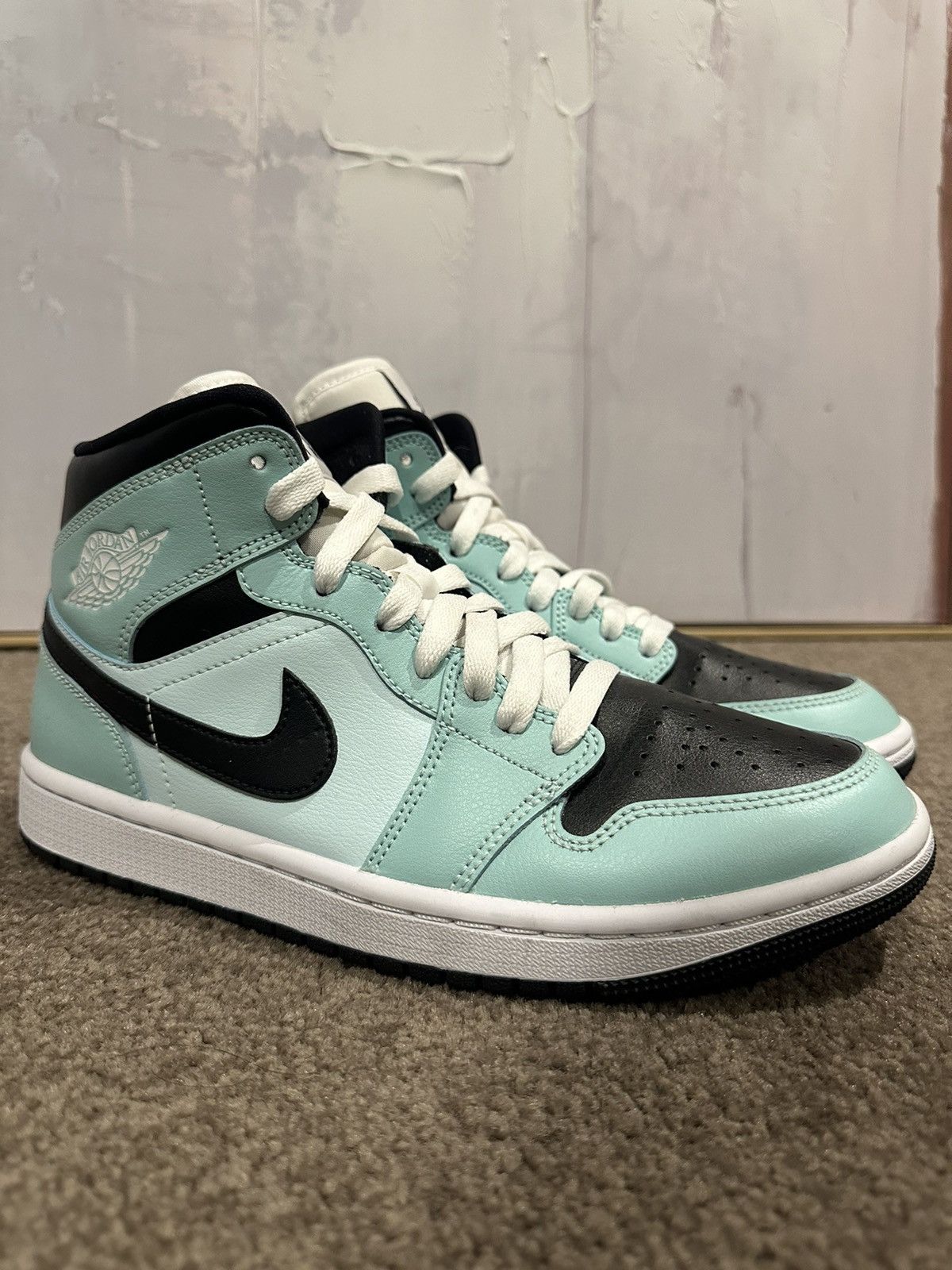 Jordan Brand Wmns Air Jordan 1 Mid 'Aqua Black' 2021 Size US 9 / IT 39 - 1 Thumbnail