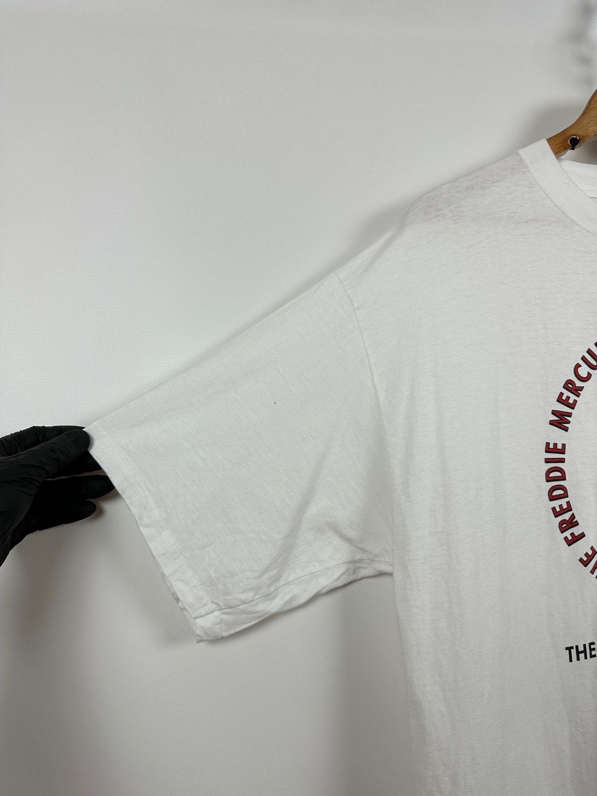 Band Tees 1996 Vintage Freddie Mercury Photographic Exhibition T-Shirt Size US XL / EU 56 / 4 - 7 Thumbnail