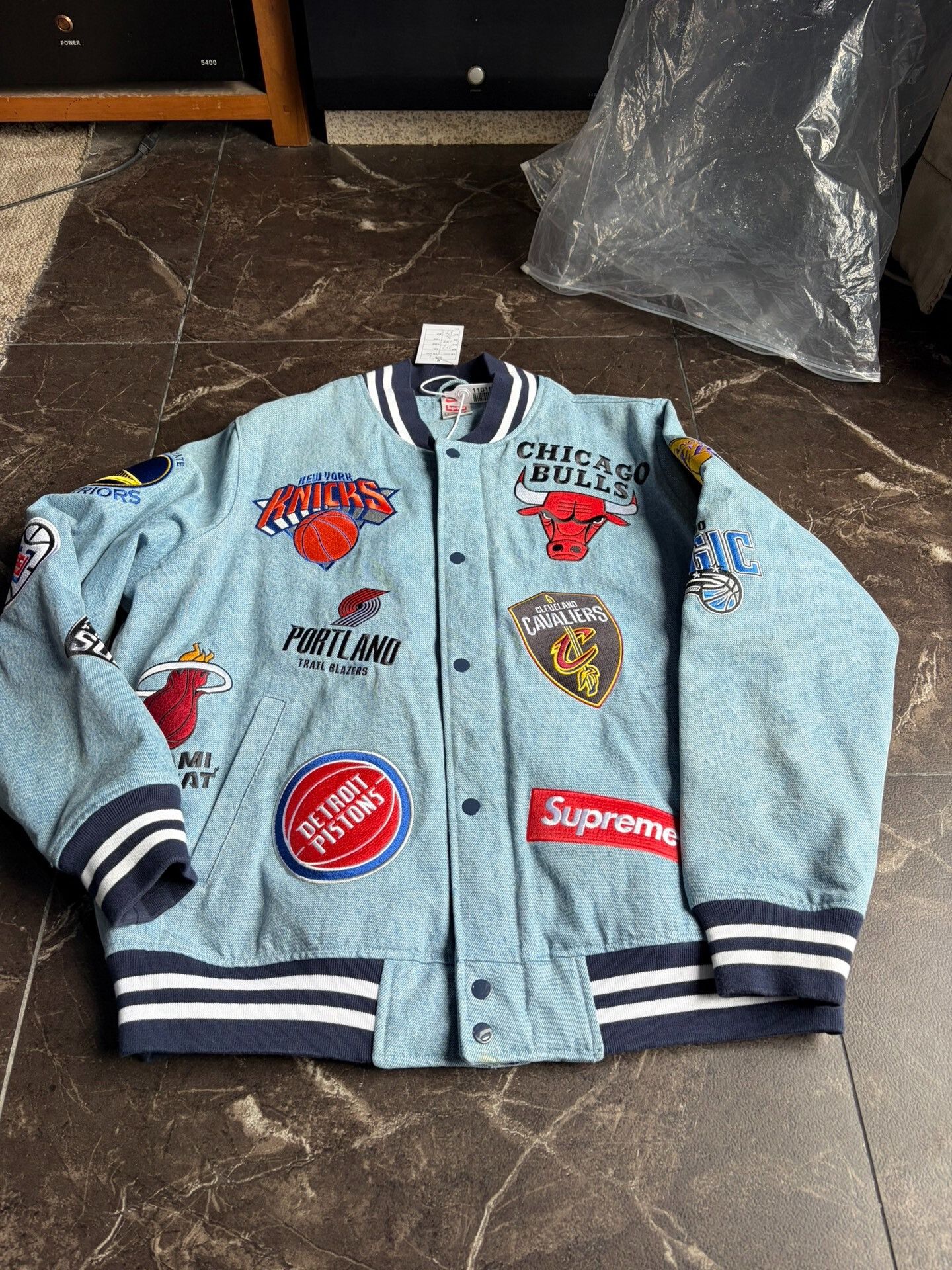 Supreme Supreme Nike NBA Collaboration Blue Denim Jacket Size US L / EU 52-54 / 3 - 1 Thumbnail