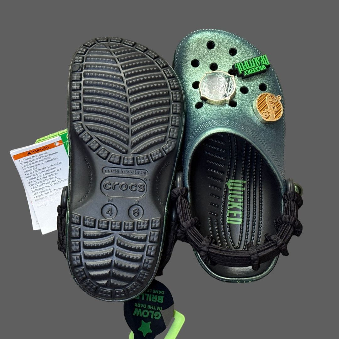 Crocs Crocs x Wicked Elphaba Classic Clog Glow In The Dark M4 W6 Size US 5 / EU 37 - 7 Thumbnail