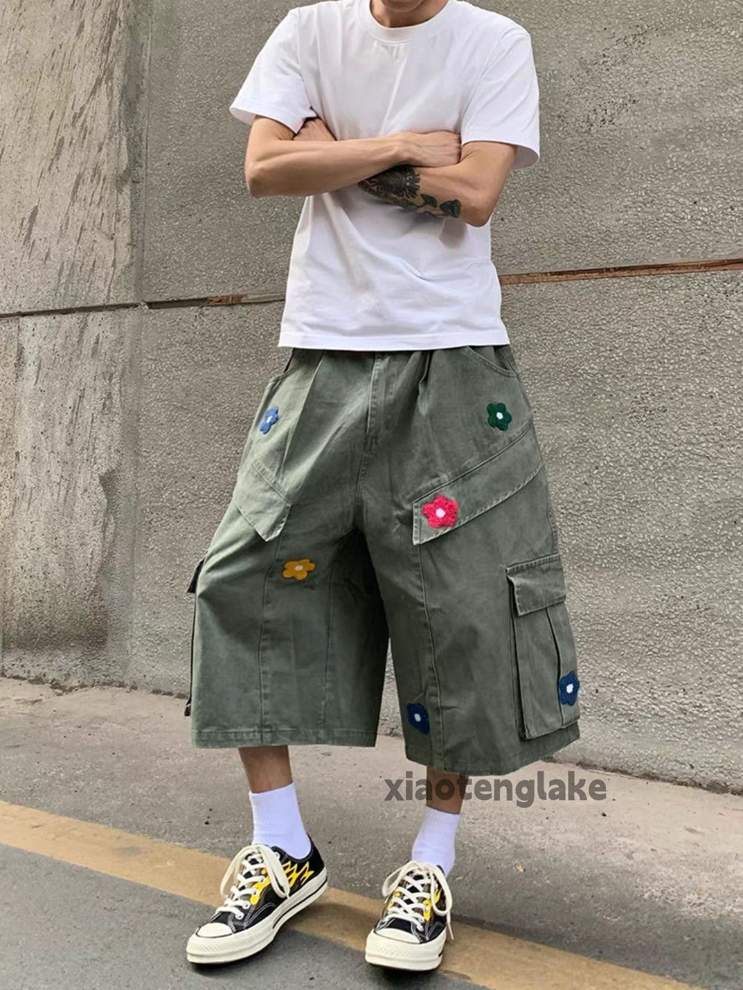 Designer × Japanese Brand × Vintage Unisex outdoor loose hiphop pattern graphic cargo shorts Size US 31 - 1 Thumbnail