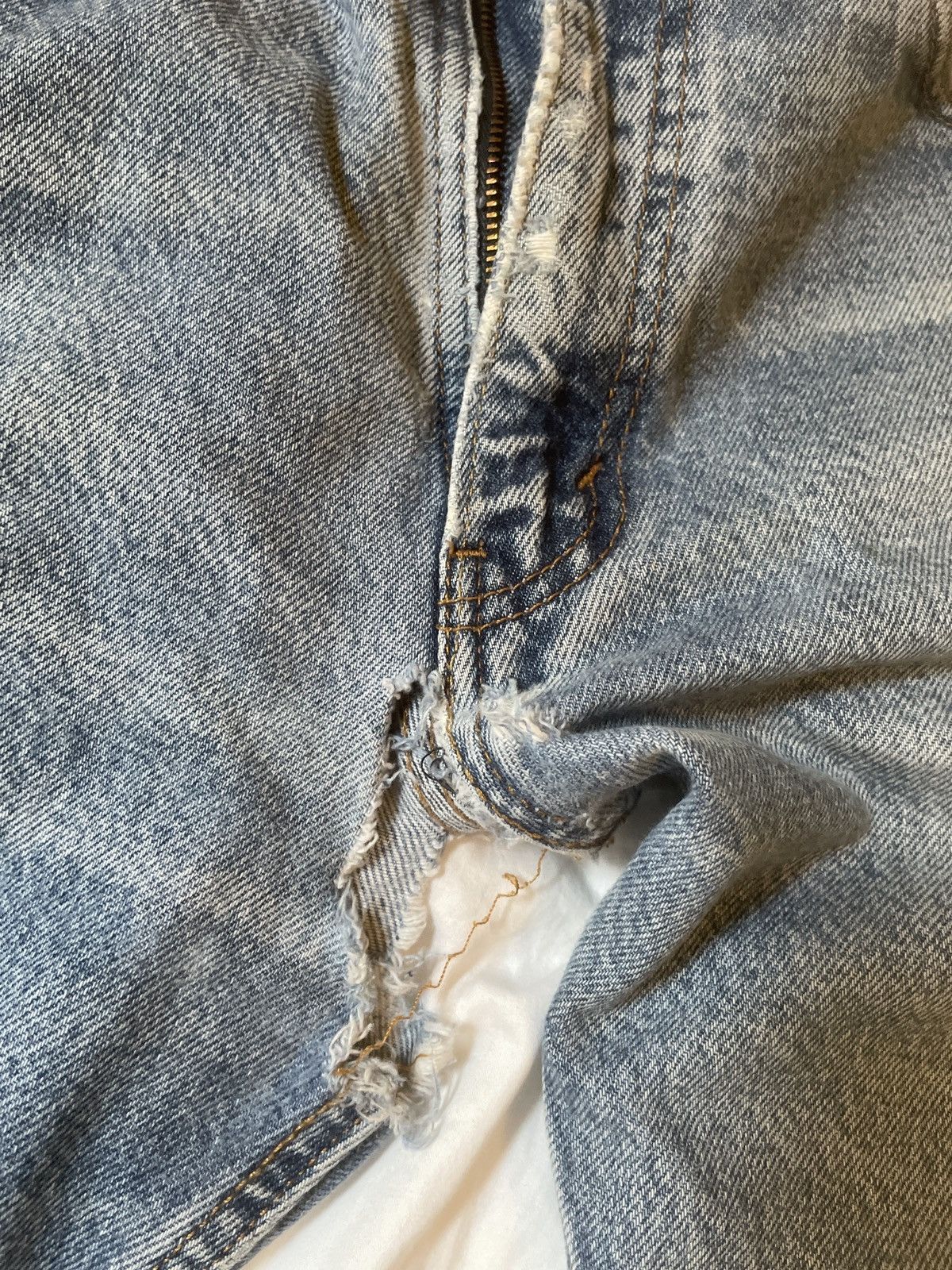 Levi's Vintage thrashed 505s Size US 34 / EU 50 - 2 Thumbnail