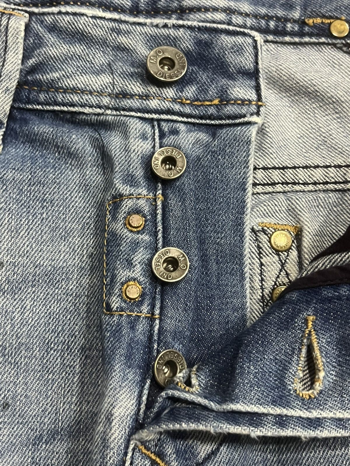 Diesel Vintage Diesel “Busky” Distressed Paint Splat Loose Fit Jean Size US 31 - 8 Thumbnail