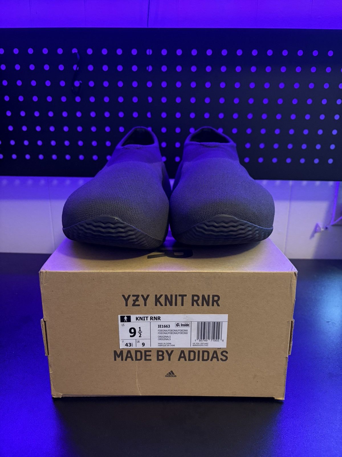 Yeezy Adidas Yeezy Knit RNR “Fade Onyx” Size US 9.5 / EU 42-43 - 2 Thumbnail