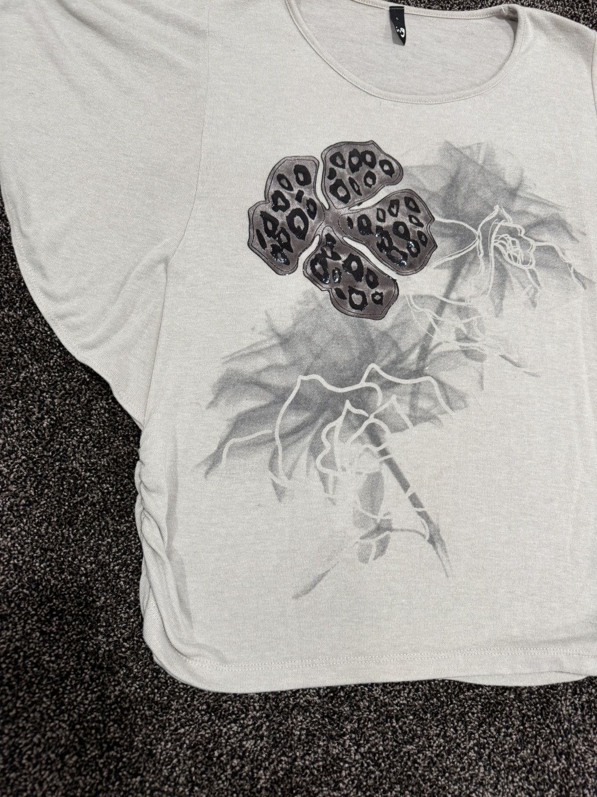Vintage Vintage Gray Black Flower Flowy T-Shirt Size L / US 10 / IT 46 - 5 Thumbnail
