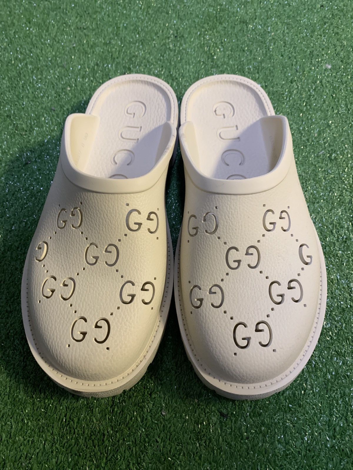Gucci White GG Gucci rubber slides Size US 11 / EU 44 - 4 Thumbnail