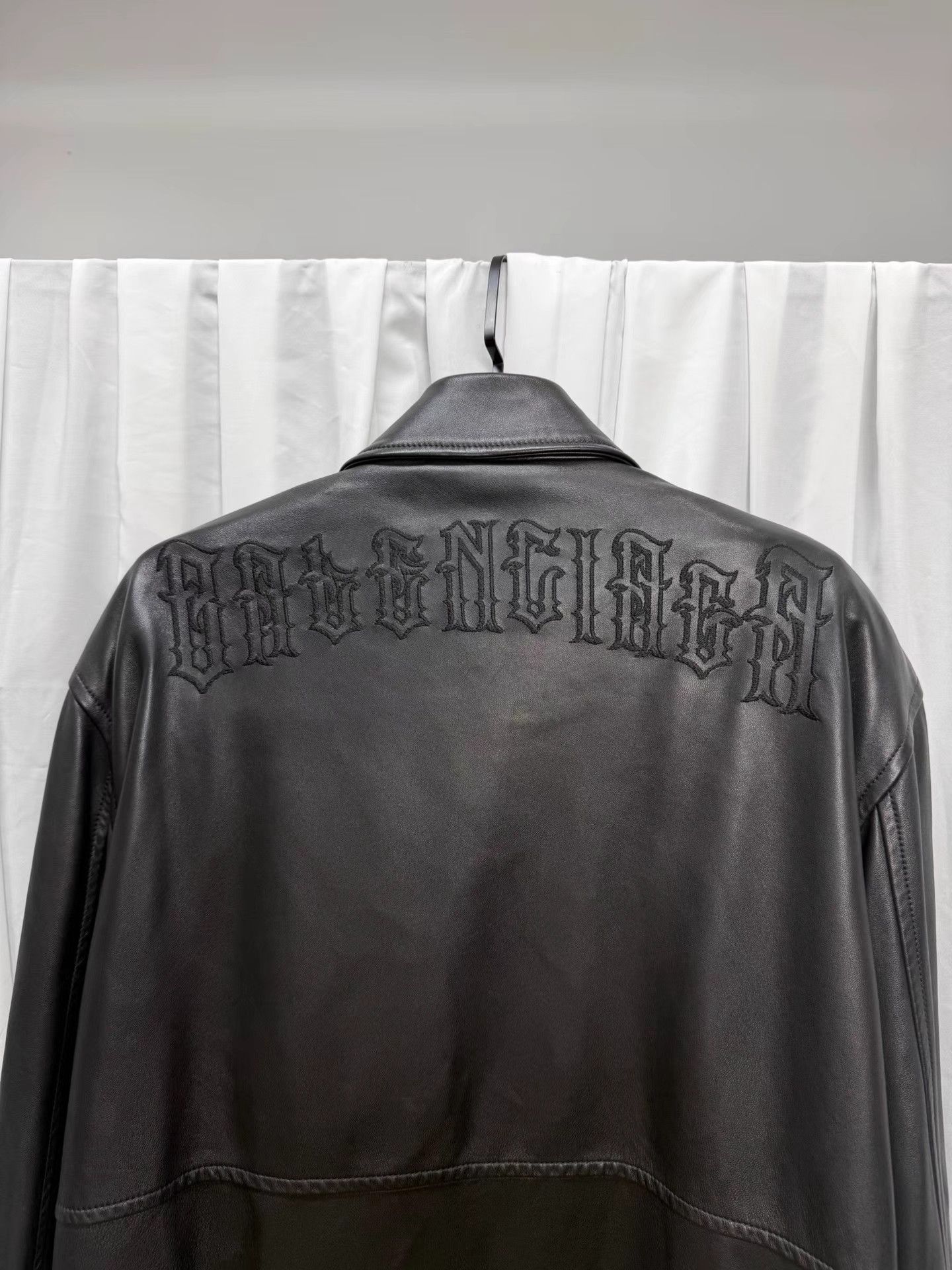 Balenciaga Balenciaga Oversized Shoulder Embroidered Leather Jacket K20 Size US M / EU 48-50 / 2 - 7 Thumbnail