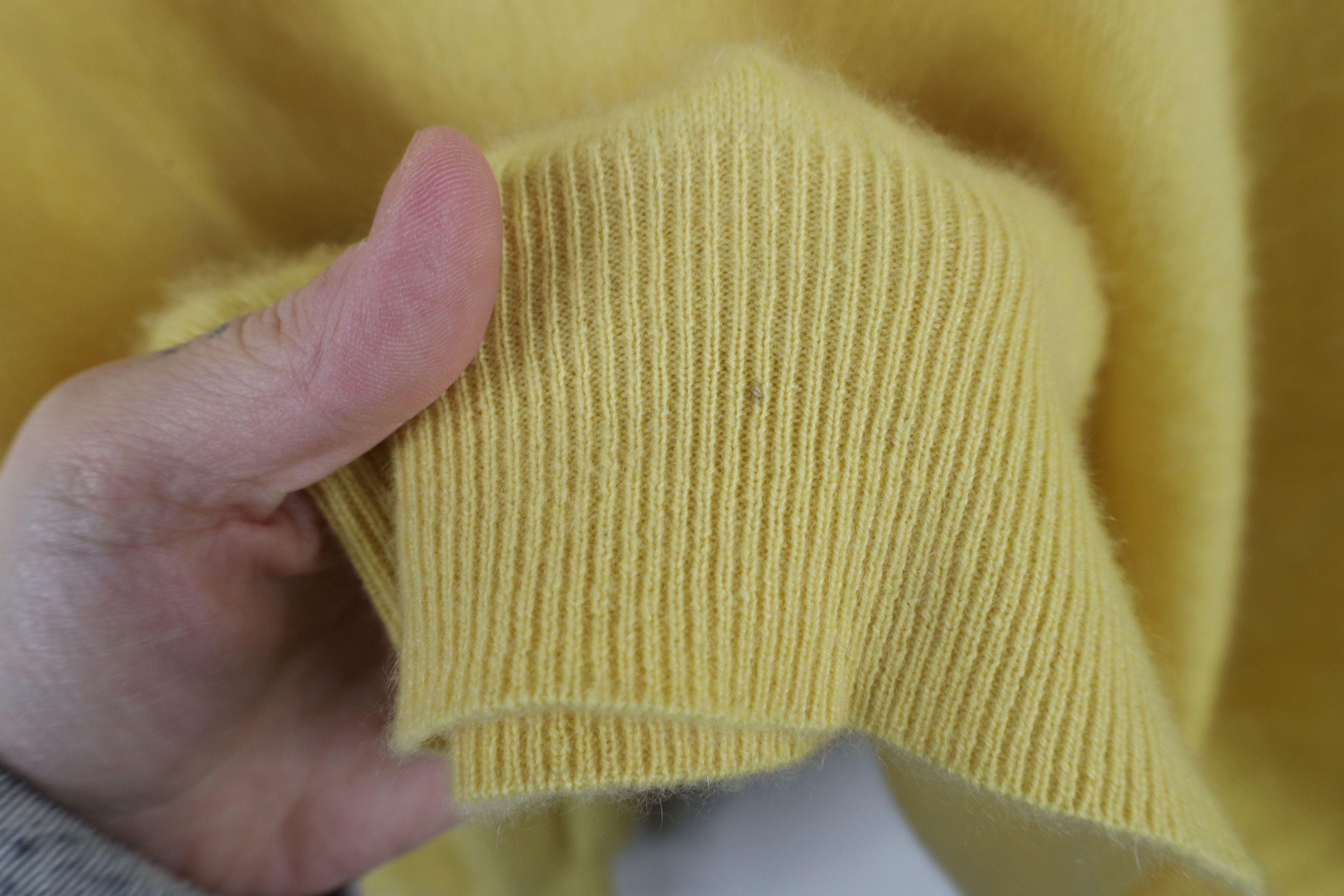 Vintage Vintage 90s Streetwear Cashmere Knit V-Neck Sweater Yellow Size US M / EU 48-50 / 2 - 6 Thumbnail