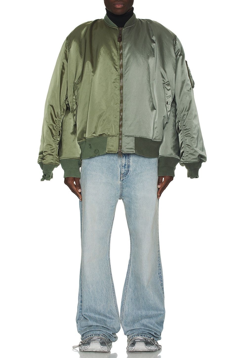 Balenciaga o1tr1nto1025 Double Sleeve Bomber Jacket in Military Khaki Size US S / EU 44-46 / 1 - 6 Thumbnail