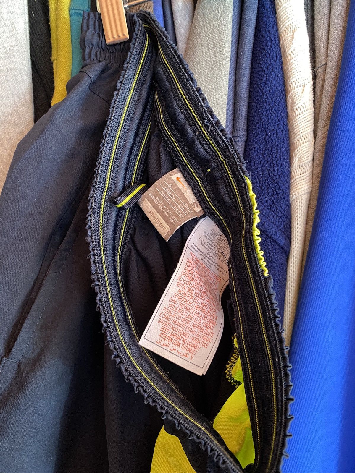 Nike VINTAGE NIKE RUNNING SHORTS Y2k Size US 31 - 3 Thumbnail
