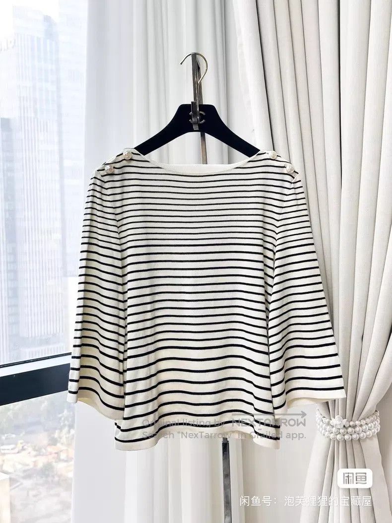 Chanel Chanel Pearl shoulder buckle knitted striped long sleeves Size XS / US 0-2 / IT 36-38 - 1 Thumbnail
