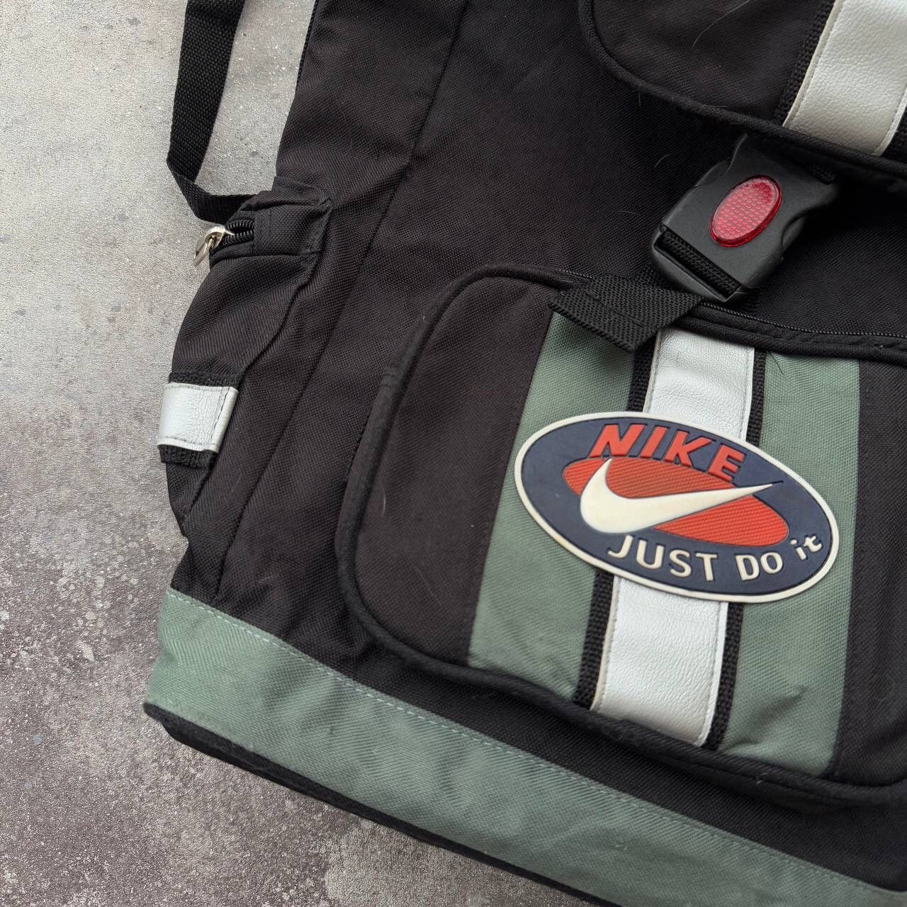 Hypebeast Nike Vintage Swoosh Logo Backpack Size ONE SIZE - 6 Thumbnail