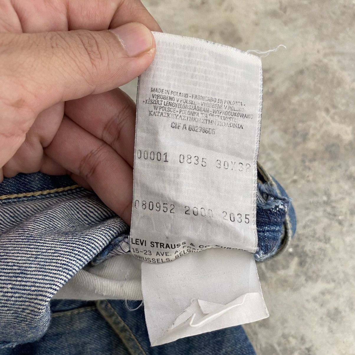 Levi's Vintage Levis Engineered Loose Denim Twisted Leg Jeans Size US 30 / EU 46 - 13 Thumbnail