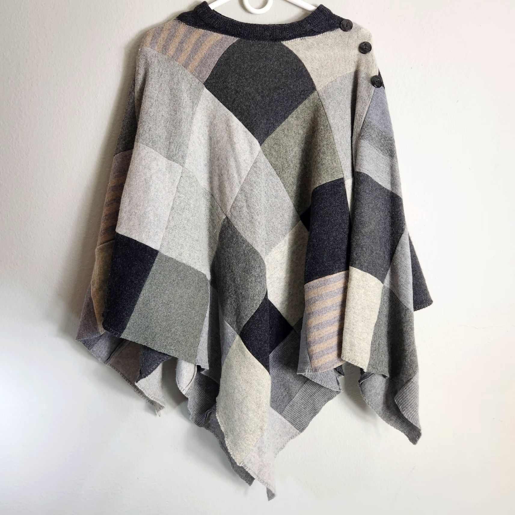 Eddie Bauer VINTAGE Eddie Bauer Patchwork Wool Cashmere Sweater Poncho OSFM Women’s Knits Bohemian City Equestrian Pony? Size ONE SIZE - 4 Thumbnail