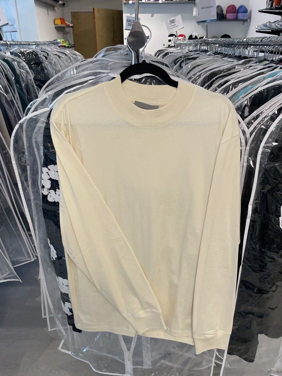 Essentials Fear of God Essentials Back Logo Long Sleeve Cream Small Size US S / EU 44-46 / 1 - 1 Thumbnail