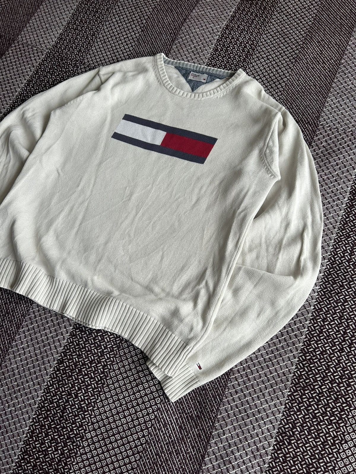 Tommy Hilfiger Vintage Tommy Hilfiger Denim Big Logo Heavy Sweater Size XL Size US XL / EU 56 / 4 - 2 Thumbnail