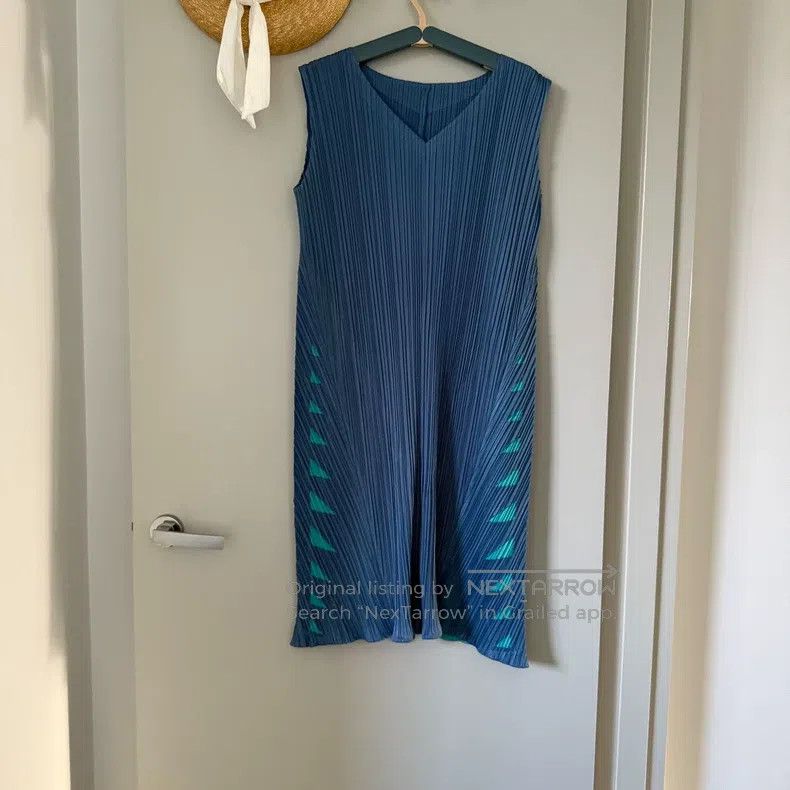 Issey Miyake Sleeveless V-Neck Dress