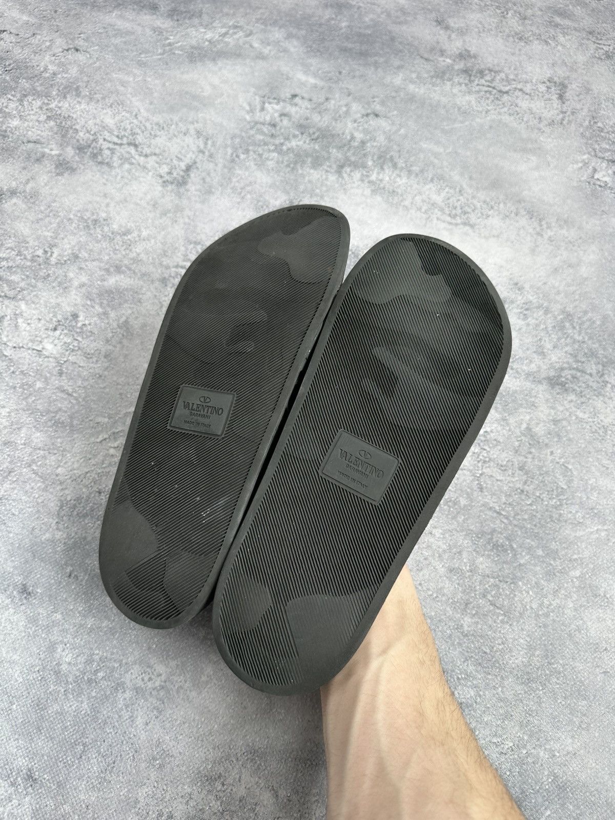 Valentino Valentino Garavani Black Camo Rubber Sliders Slip Ons Size US 10 / EU 43 - 6 Thumbnail