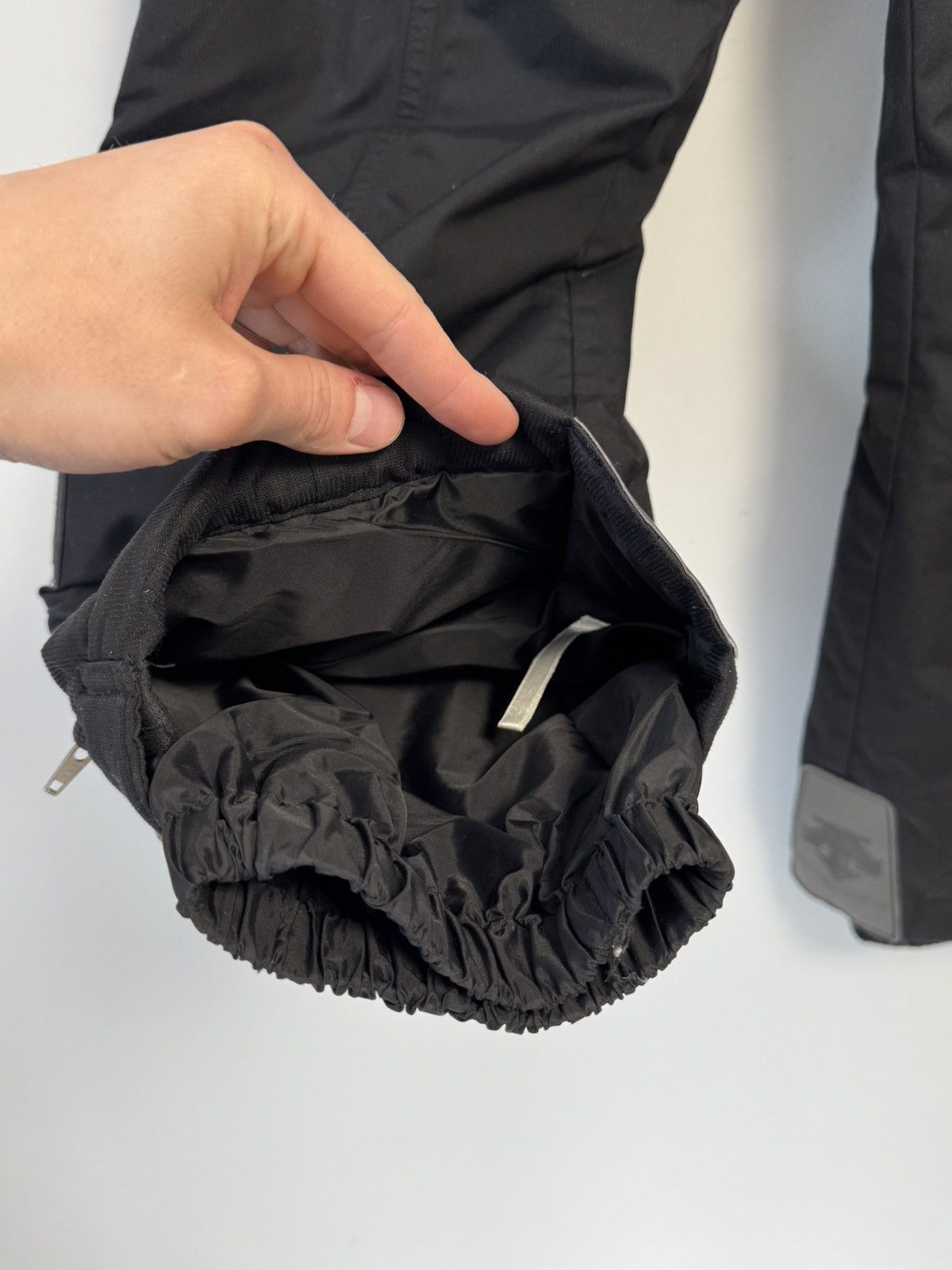 Descente Descente Woman’s Insulated Ski Pants Size US 8 Outdoor Black Size 30" / US 8 / IT 44 - 9 Thumbnail