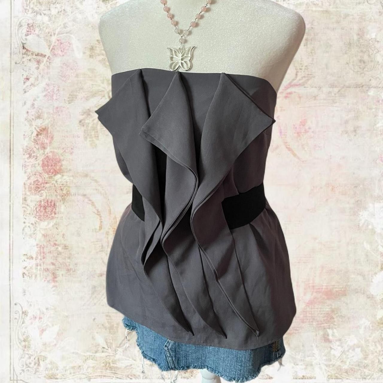 Forever 21 Grey Strapless Ruffle Top with Black Elastic Belt Size M / US 6-8 / IT 42-44 - 1 Thumbnail