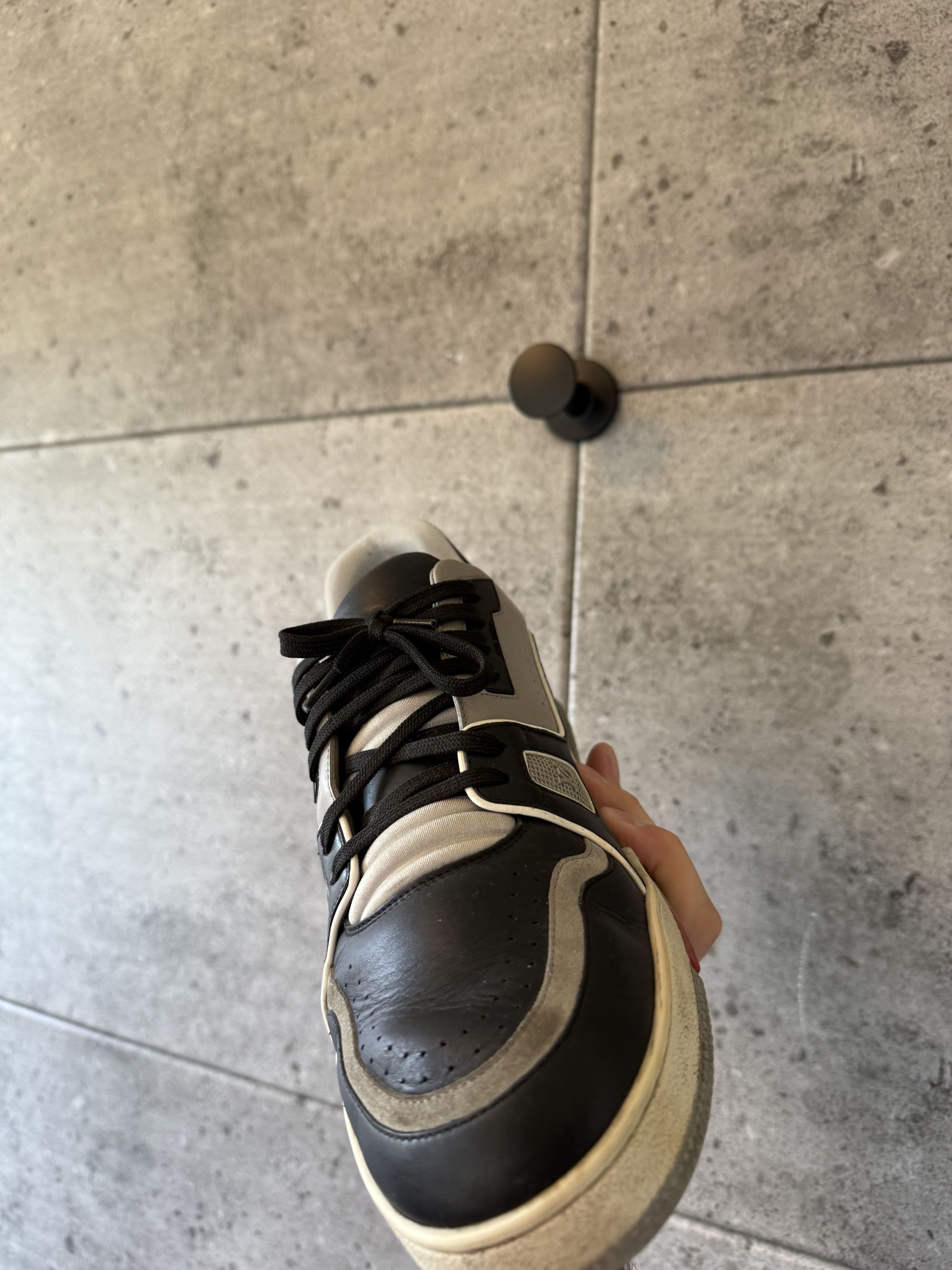 Louis Vuitton × Virgil Abloh Louis Vuitton Virgil abloh og trainer sneakers Size US 9 / EU 42 - 9 Thumbnail