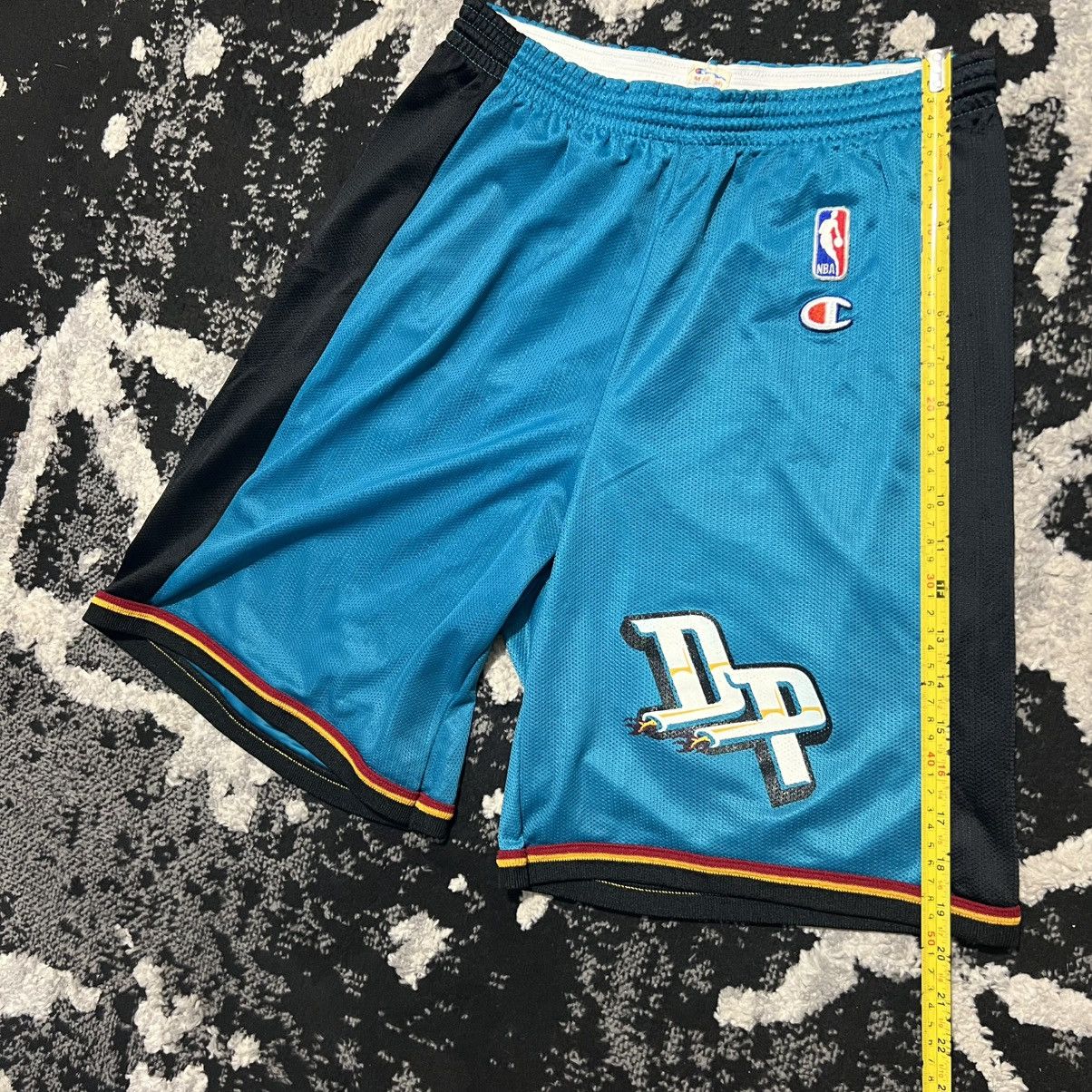 Champion × NBA × Vintage Vintage 90s Detorit Pistons Basketball Shorts Champion Teal Size US 29 - 3 Thumbnail