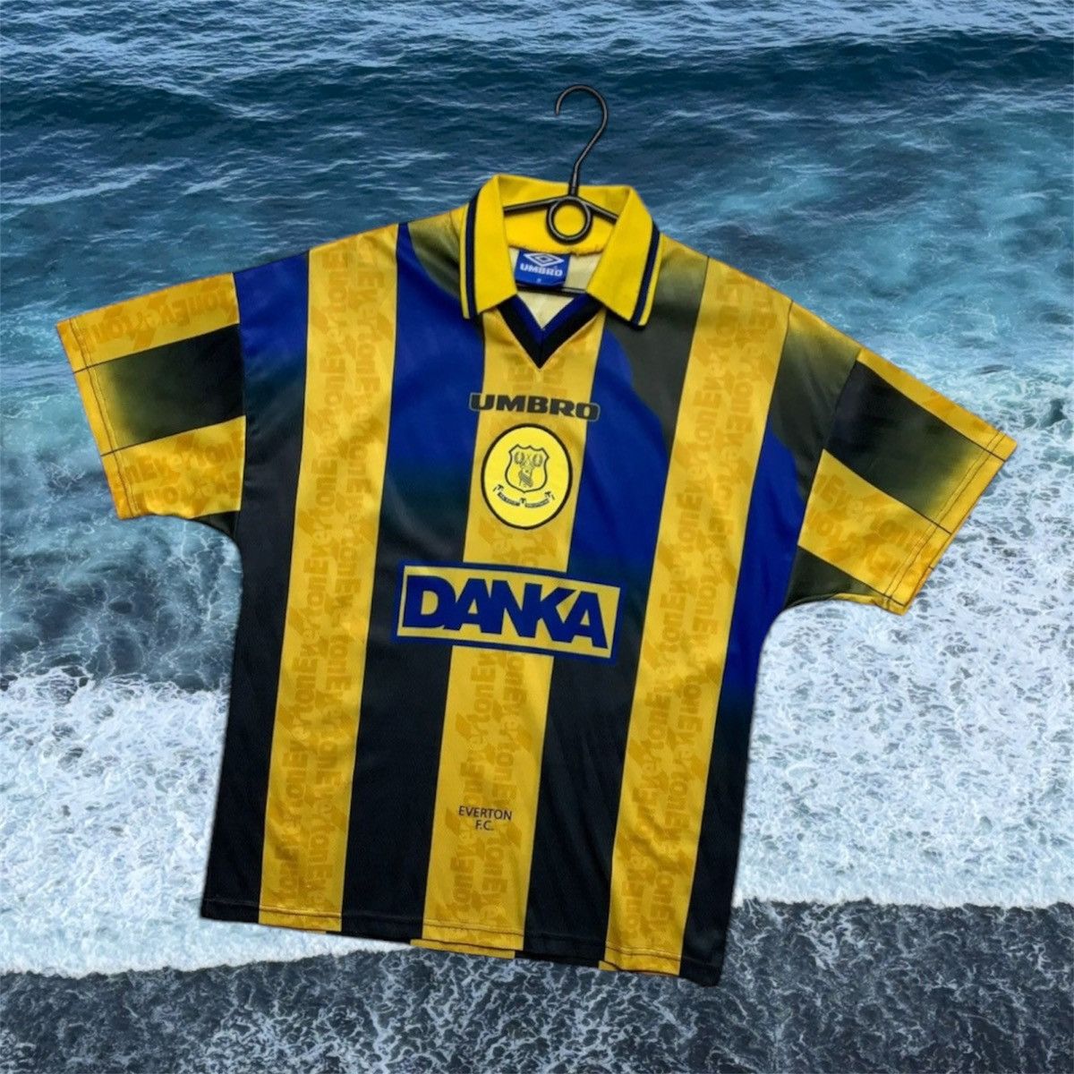 Umbro × Vintage Vintage Everton soccer jersey size M rare yellow away Size US M / EU 48-50 / 2 - 1 Thumbnail