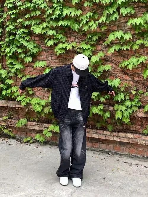 image of Baggy Washed Denim Jeans in Black, Men's (Size 32)