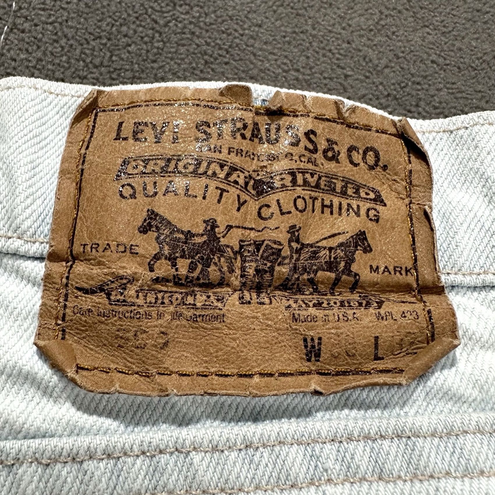 Levi's VINTAGE Levi's 550 Jeans Men 34x31 Light Blue USA Made Relaxed Tapered Denim Blue 90s Retro Mens Size US 36 / EU 52 - 7 Thumbnail