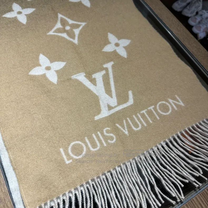 Louis Vuitton Louis Vuitton Gradient full printed slogan cashmere scarf Size ONE SIZE - 3 Thumbnail