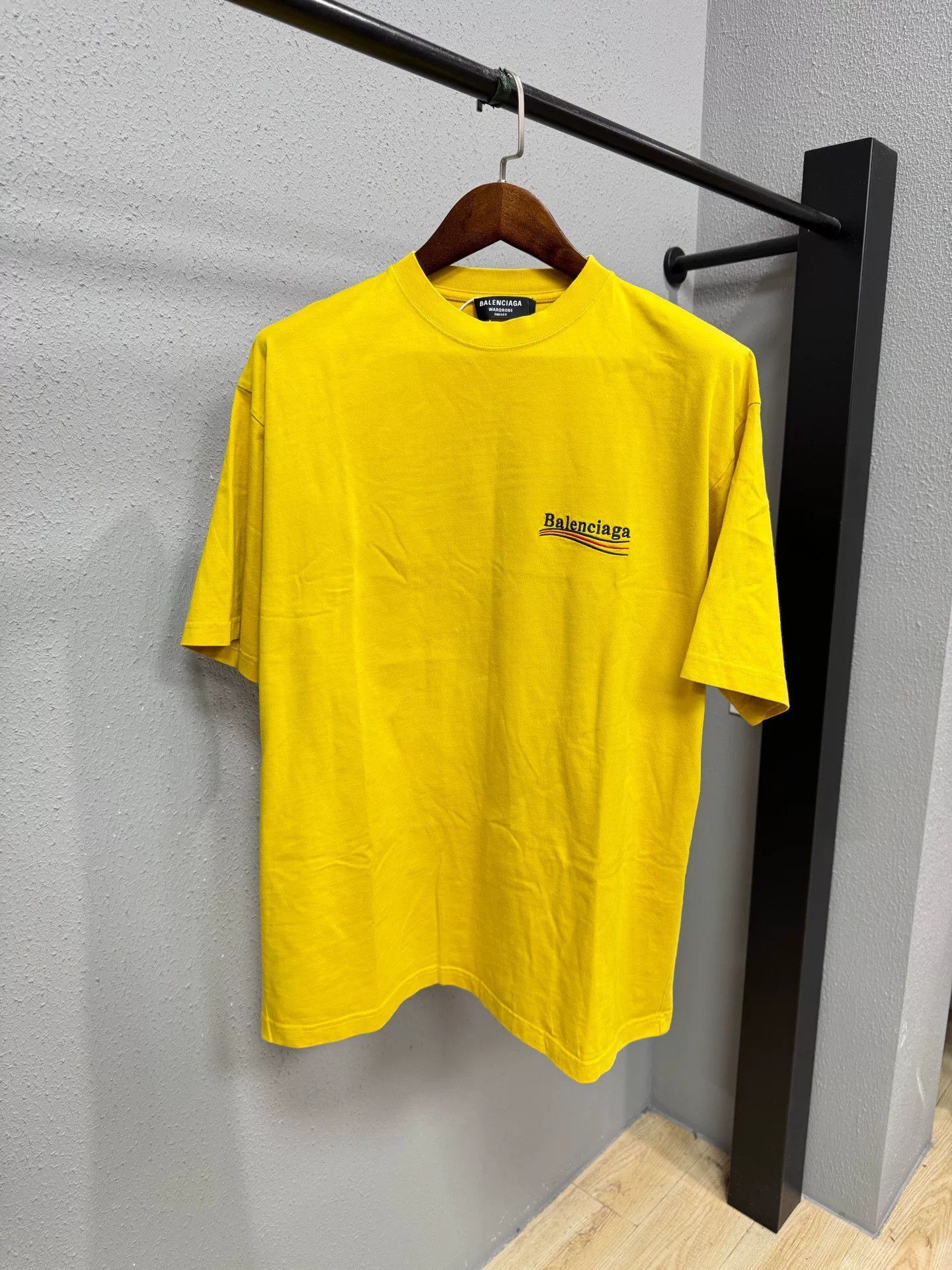 Balenciaga balenciaga yellow short sleeve t-shirt Size US L / EU 52-54 / 3 - 1 Thumbnail