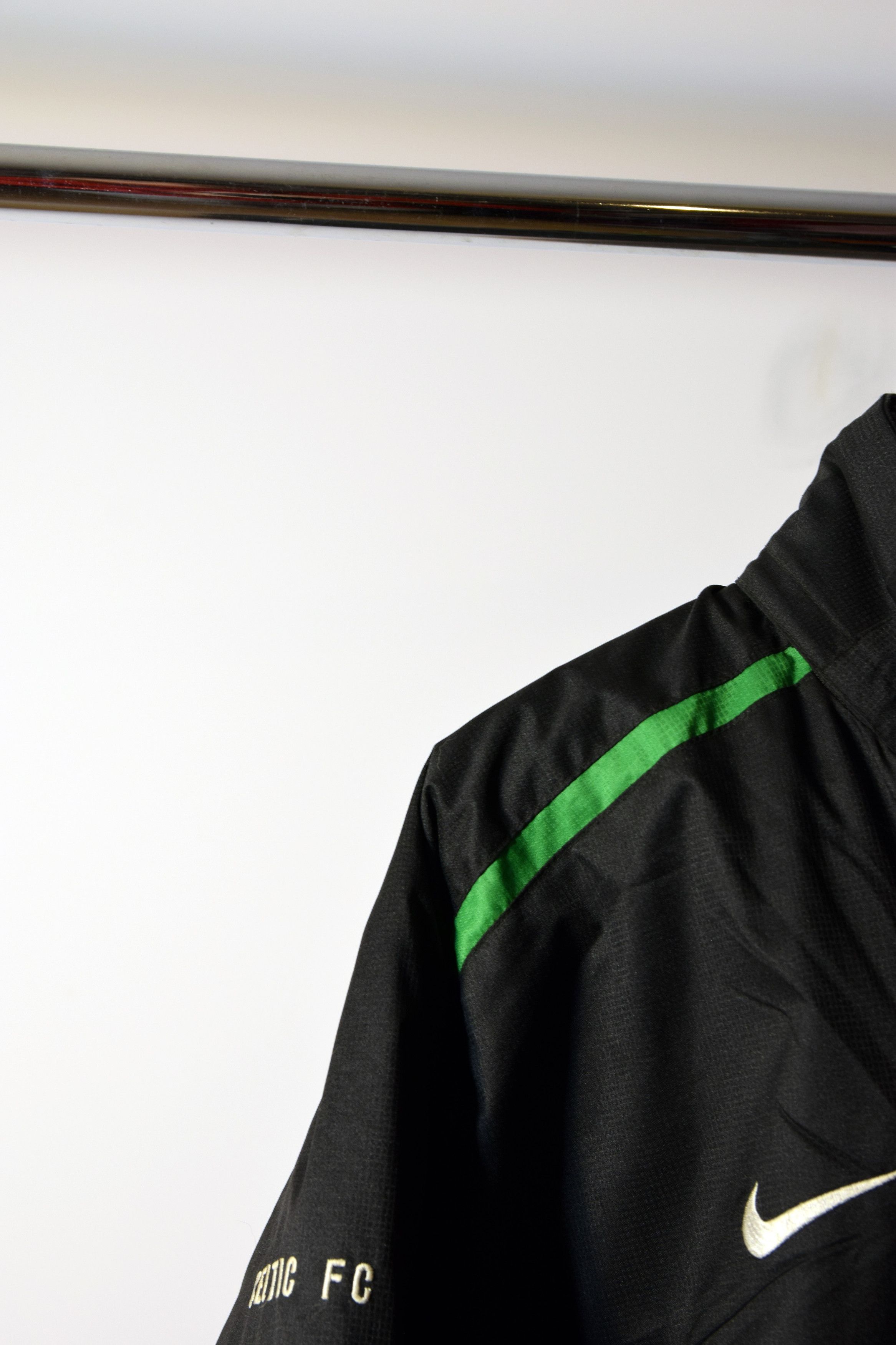 Nike × Vintage Vintage Soccer Celtic Glasgow soccertrack jacket Nike size L Size US L / EU 52-54 / 3 - 5 Thumbnail