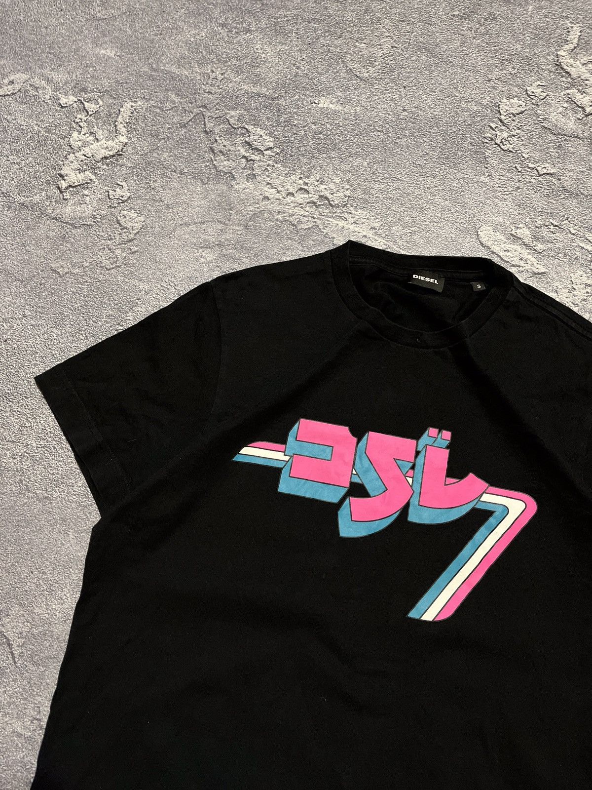 Diesel Vintage Diesel Y2K Hype Streetwear Tee Size US S / EU 44-46 / 1 - 2 Thumbnail