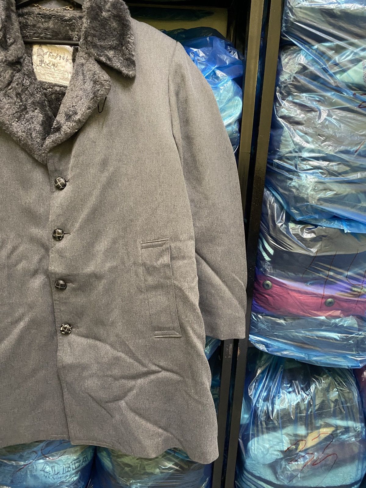 London Fog Vintage 1980s Ash Gray Faux Fur Collar Overcoat Fashionland Size US M / EU 48-50 / 2 - 7 Thumbnail
