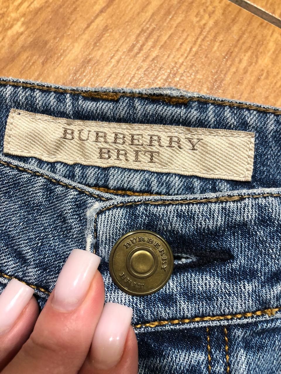 Burberry Burberry Woman's Low Rise Wash Denim Shorts Size 30" / US 8 / IT 44 - 2 Thumbnail