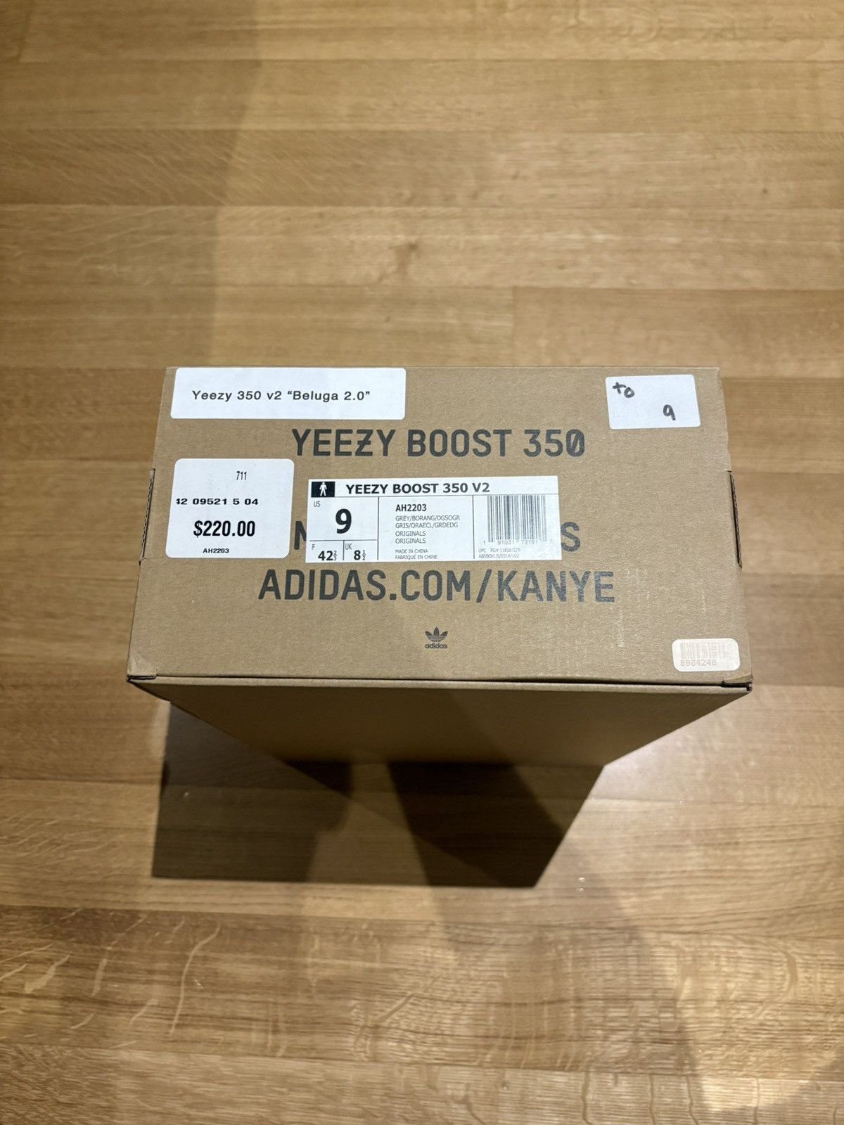 Yeezy Yeezy 350 v2 Beluga 2.0 Size US 9 / EU 42 - 11 Thumbnail