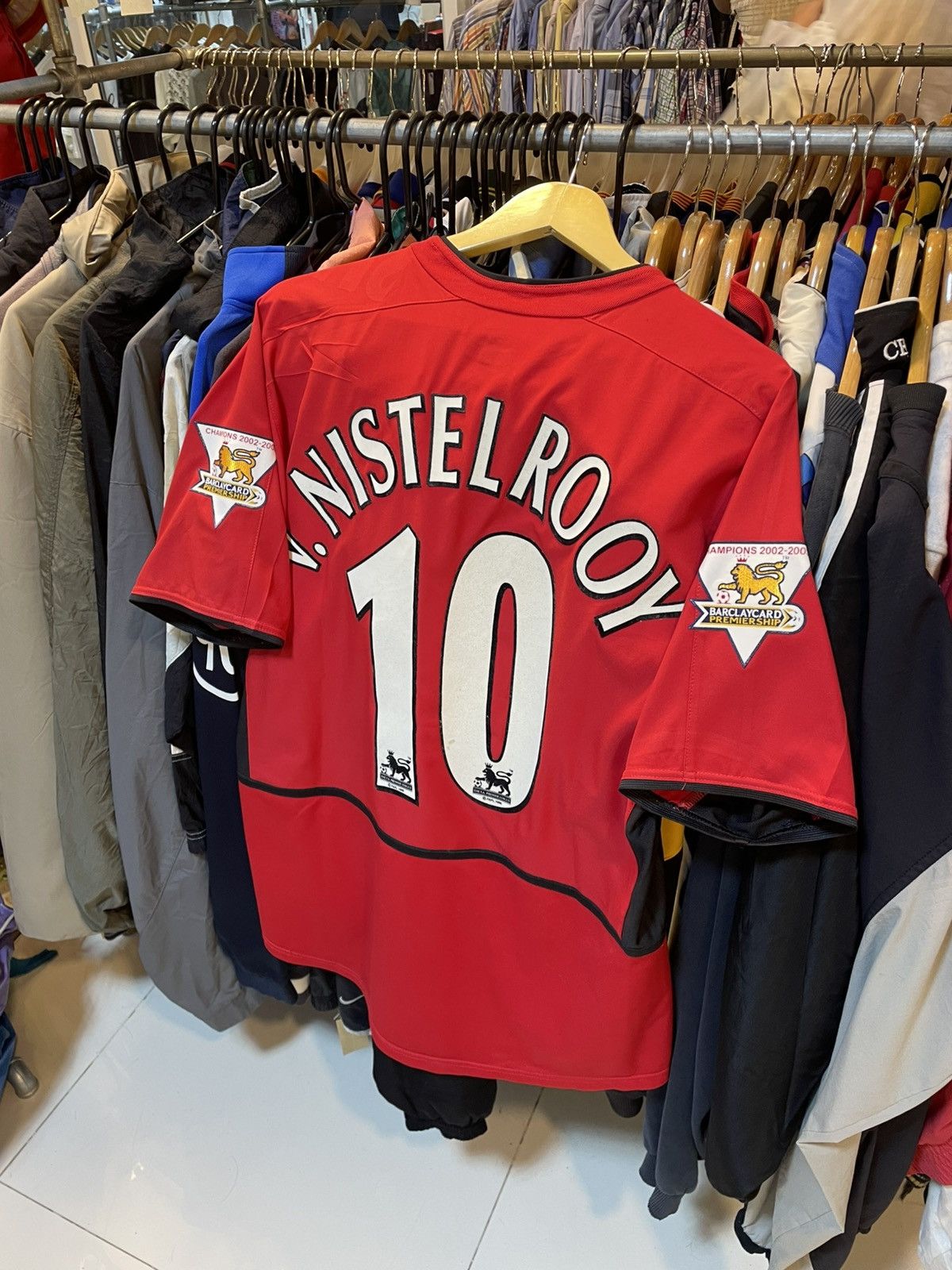 Nike Vintage 200-2004 ManchesterUnited HomeKit V.NISTELROOY10 Size US M / EU 48-50 / 2 - 3 Thumbnail