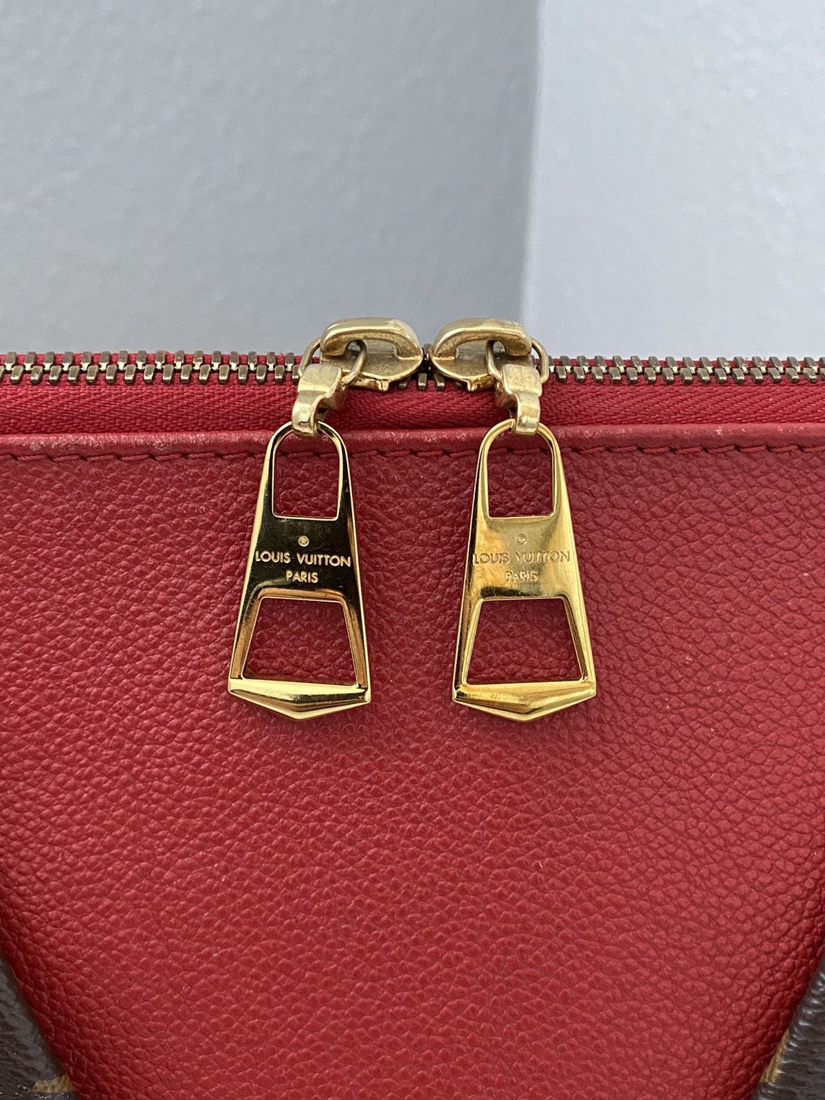 Louis Vuitton Authentic Louis Vuitton V Tote BB Size ONE SIZE - 8 Thumbnail