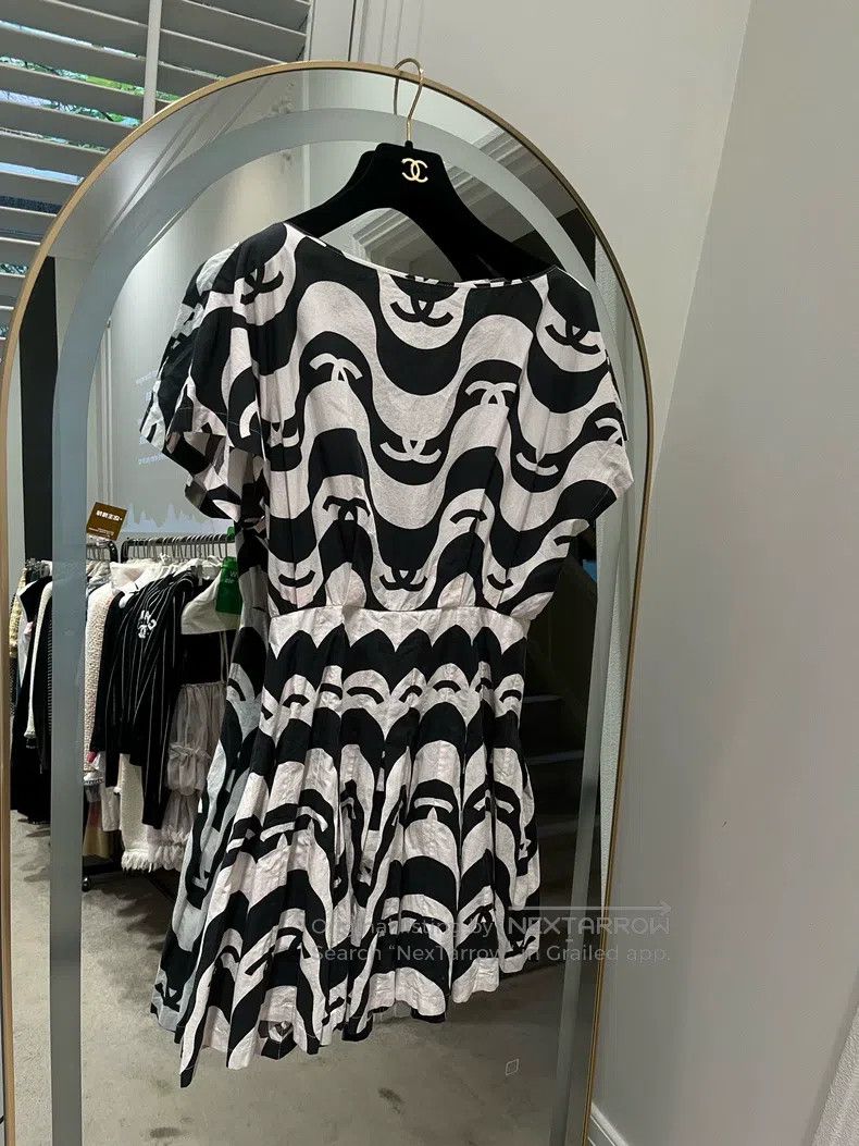 Chanel Chanel 21p black and white wavy dress Size XS / US 0-2 / IT 36-38 - 1 Thumbnail