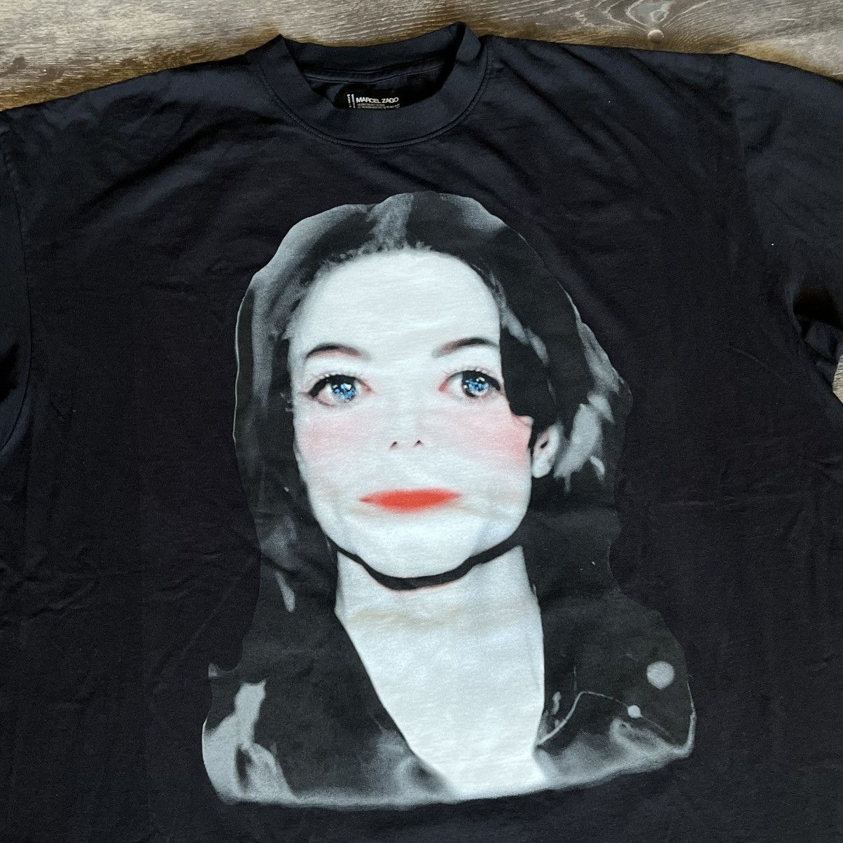 Asspizza × Marcel Zago Marcel Zago Fem Michael Jackson Graphic Logo T Shirt 2025 Size US XL / EU 56 / 4 - 3 Thumbnail