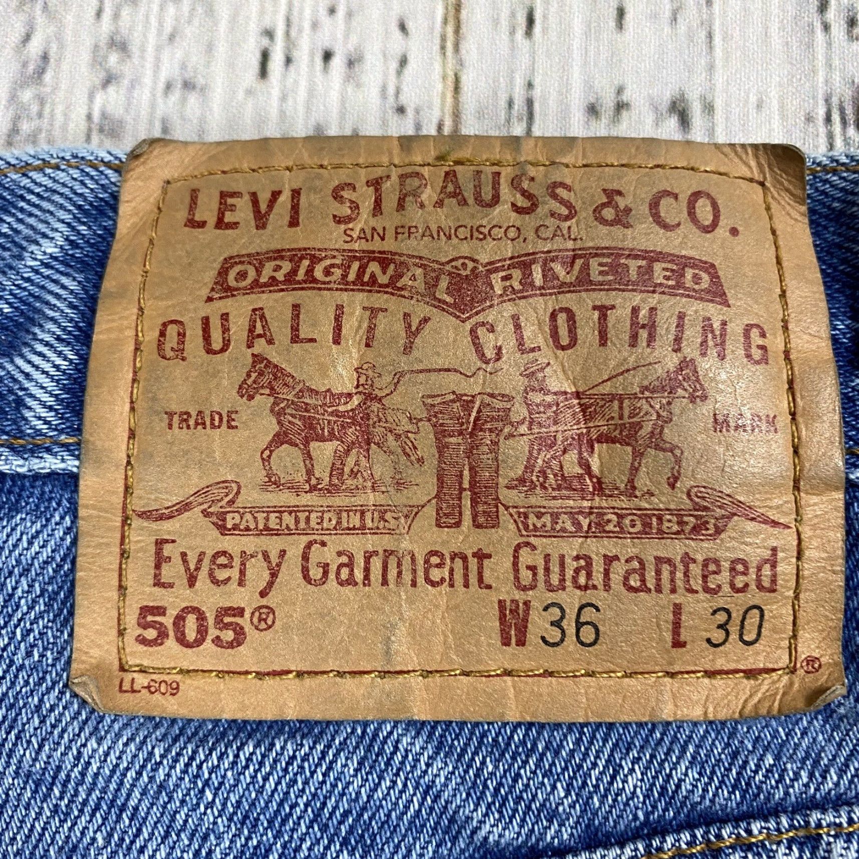 Levi's VINTAGE Levi's 505 Regular Fit Denim Jeans 36x30 Light Wash Straight Leg Blue USA Mens Size US 36 / EU 52 - 8 Thumbnail
