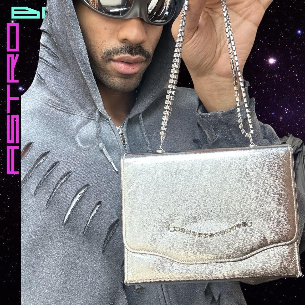 Leather VINTAGE SILVER LEATHER HAND BAG WITH DIAMANTE CHAIN Size ONE SIZE - 2 Thumbnail