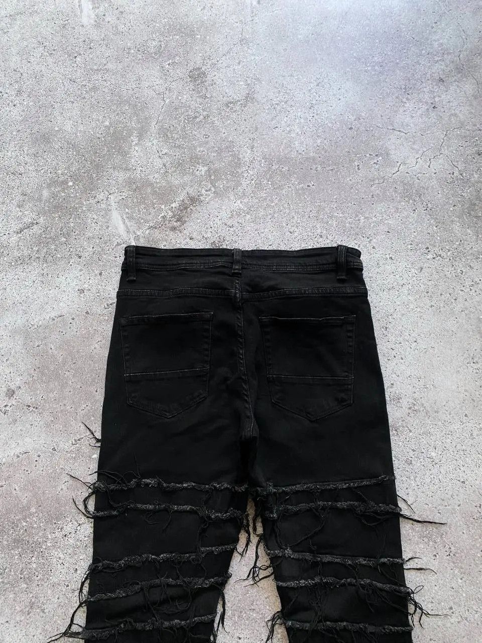 Vintage DISTRESSED FRAYED STACKED FLARED FIT BLACK JEANS Size US 32 / EU 48 - 4 Thumbnail