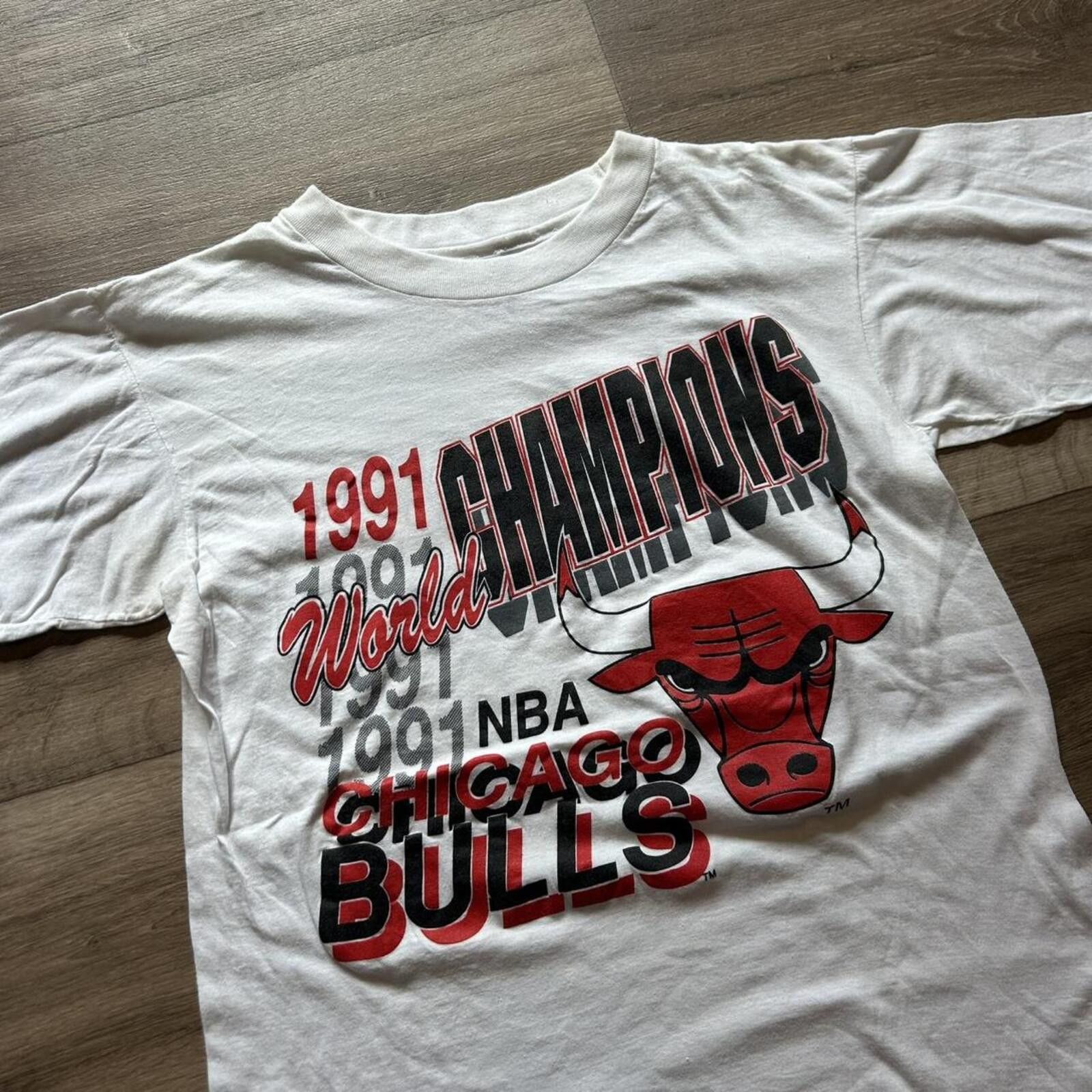 NBA Vintage Chicago Bulls 1991 NBA Champions white t shirt M Size US M / EU 48-50 / 2 - 2 Thumbnail
